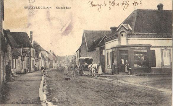 Devanture de l’épicerie GENET, à l’angle de la Grande Rue et de la Place du 14 juillet -1906